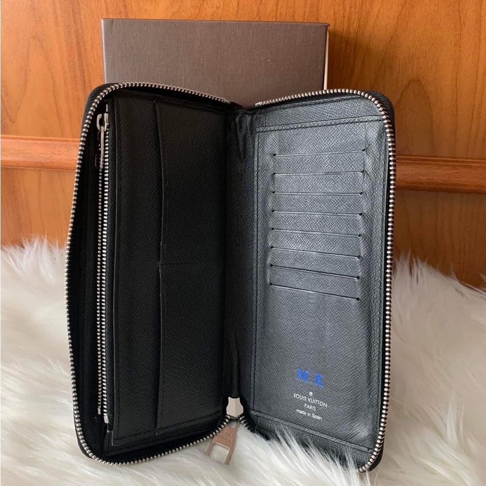 Sold🔔🔔🔔LV Taiga Long Zippy Wallet
Unisex❤️💗 - Picture 12 of 16